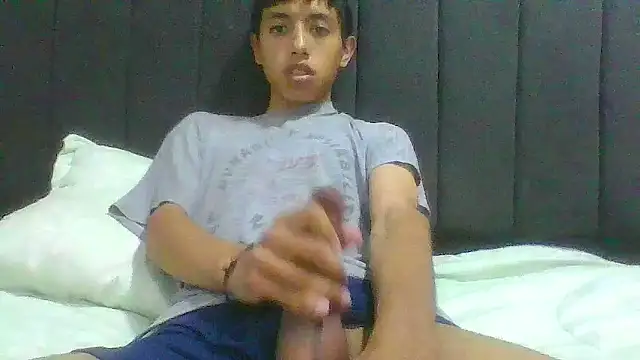 Snapshot of danuel23 chatting on November 19, 2025, 8:42 pm danuel23 online show from November 19, 2025, 8:42 pm