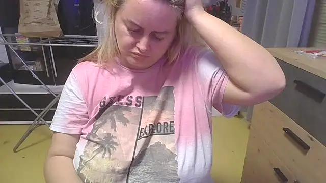 Meliss Official9 online show from March 20, 2025, 6:31 pm