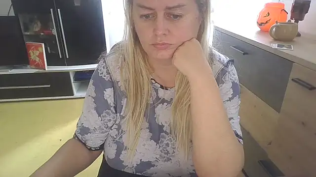 Meliss Official9 online show from September 29, 2025, 8:30 am