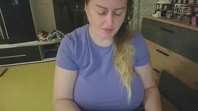 Meliss Official9 online show from May 7, 2026, 7:08 pm
