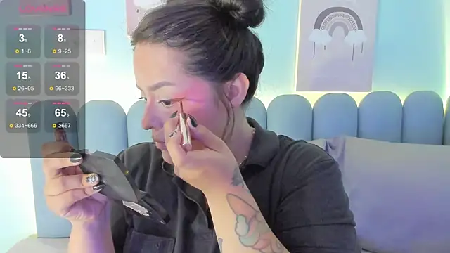 curvy rousi online show from October 28, 2025, 11:36 am