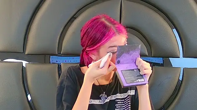 ElizabetthKitty online show from January 27, 2025, 11:00 pm