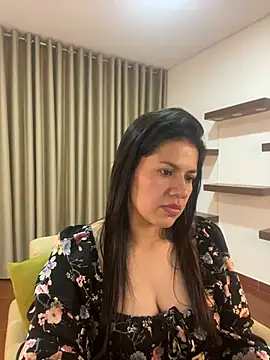 Snapshot of Alice_Biel chatting on January 19, 2025, 11:32 pm Alice Biel online show from January 19, 2025, 11:32 pm