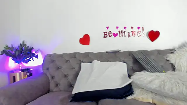 Sofi Vasquez online show from February 5, 2025, 1:04 am