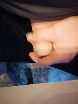 Warumnicht1980 online show from November 7, 2025, 2:50 pm