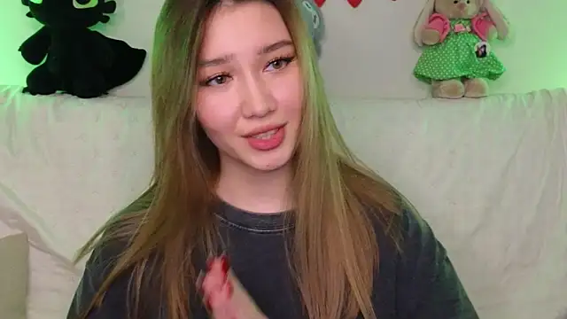 Snapshot of LuxuryGirl__ chatting on March 4, 2025, 1:06 pm LuxuryGirl online show from March 4, 2025, 1:06 pm