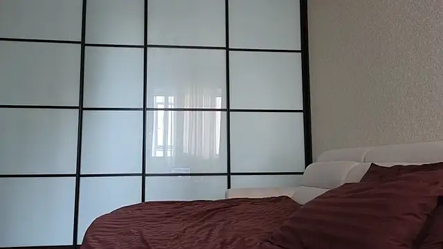 elsa limerence online show from October 31, 2025, 10:27 am