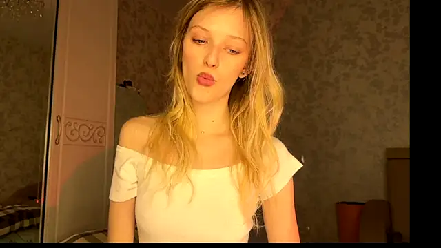 Evvie Summn1 online show from October 23, 2025, 3:11 pm