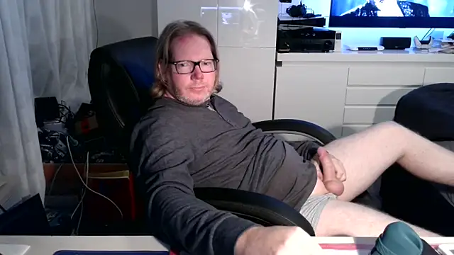 VSteph online show from October 17, 2025, 7:49 pm