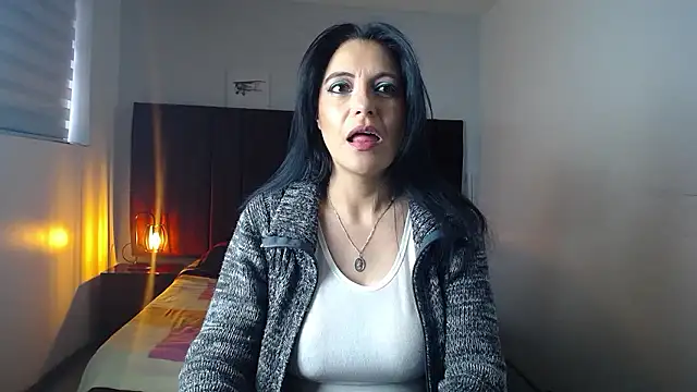 Snapshot of Zuzana21 chatting on December 7, 2024, 12:56 pm Zuzana21 online show from December 7, 2024, 12:56 pm