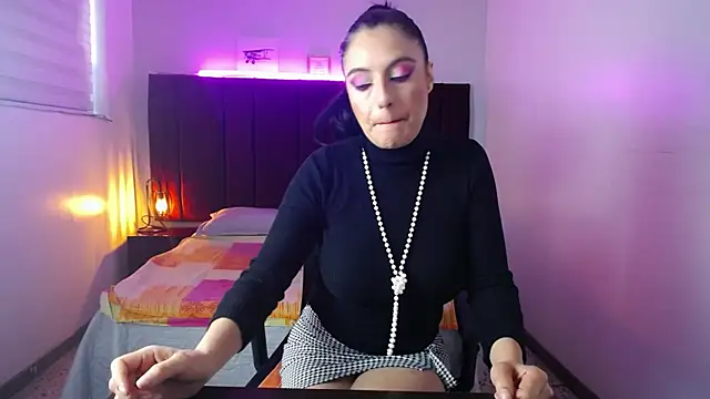 Snapshot of Zuzana21 chatting on December 11, 2024, 1:06 pm Zuzana21 online show from December 11, 2024, 1:06 pm