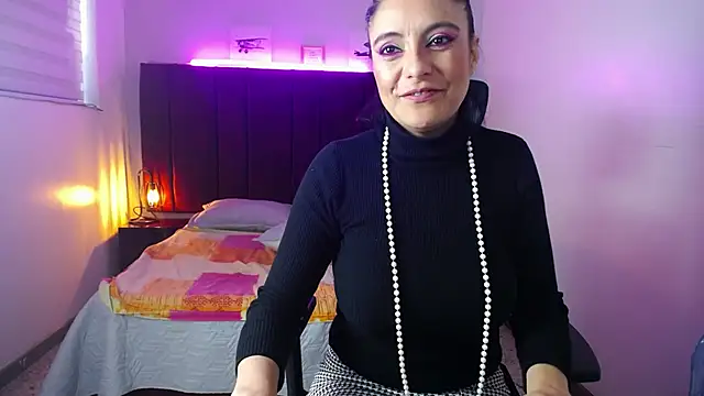 Snapshot of Zuzana21 chatting on December 11, 2024, 4:09 pm Zuzana21 online show from December 11, 2024, 4:09 pm