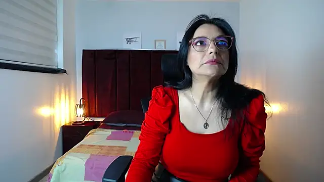 Snapshot of Zuzana21 chatting on December 18, 2024, 1:02 pm Zuzana21 online show from December 18, 2024, 1:02 pm