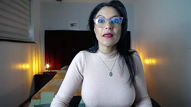 Snapshot of Zuzana21 chatting on December 20, 2024, 12:38 pm Zuzana21 online show from December 20, 2024, 12:38 pm
