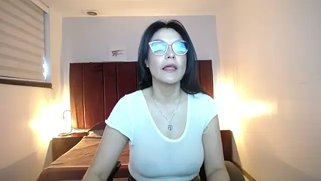 Snapshot of Zuzana21 chatting on December 28, 2024, 12:35 pm Zuzana21 online show from December 28, 2024, 12:35 pm