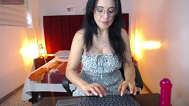 Snapshot of Zuzana21 chatting on February 10, 2025, 4:47 pm Zuzana21 online show from February 10, 2025, 4:47 pm