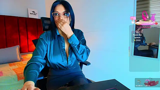 Snapshot of Zuzana21 chatting on October 28, 2025, 12:52 pm Zuzana21 online show from October 28, 2025, 12:52 pm