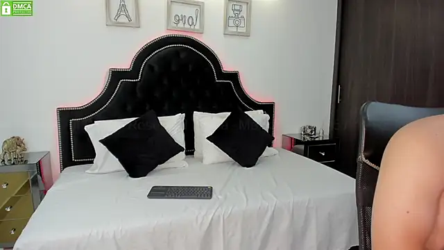 MaxxiCruz online show from February 17, 2025, 8:36 pm