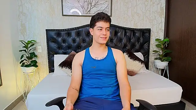 MaxxiCruz online show from September 30, 2025, 3:33 am