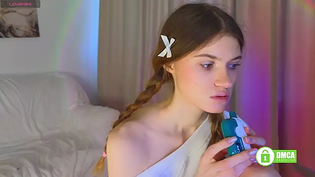 Hello Vivienne online show from March 19, 2025, 3:29 pm