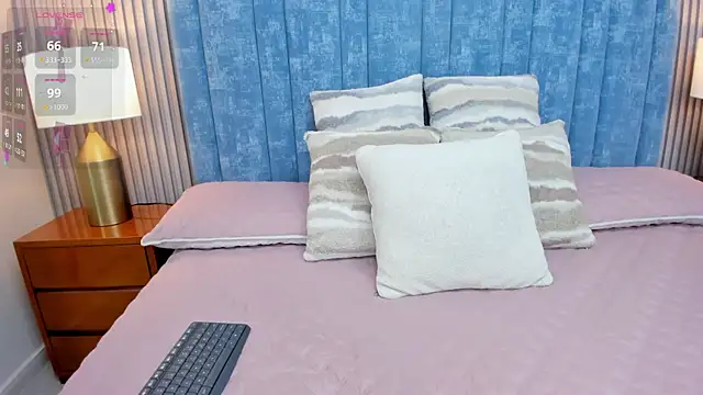 pretty sunlight  online show from October 25, 2025, 1:46 am