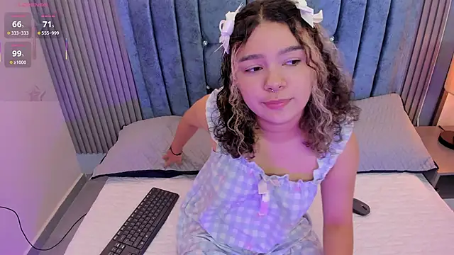Snapshot of pretty_sunlight_ chatting on June 21, 2026, 11:51 pm pretty sunlight online show from June 21, 2026, 11:51 pm
