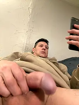 Snapshot of Paulitos89 chatting on December 4, 2025, 5:17 am Paulitos89 online show from December 4, 2025, 5:17 am