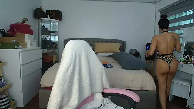 aya saki online show from December 1, 2025, 8:52 am