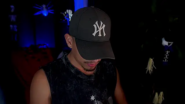 Aaronfox x online show from October 17, 2025, 3:42 am