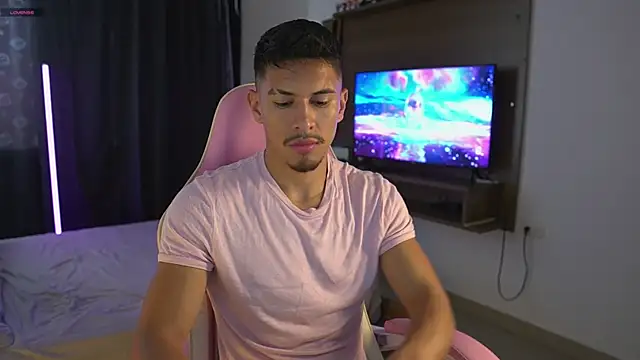 Snapshot of Aaronfox_x chatting on May 4, 2026, 8:05 pm Aaronfox x online show from May 4, 2026, 8:05 pm