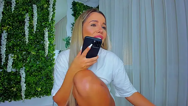 VivienCarter online show from October 8, 2025, 4:04 pm