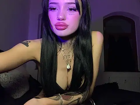 madelinexx online show from January 8, 2025, 9:12 pm