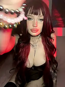 madelinexx online show from October 28, 2025, 5:37 pm