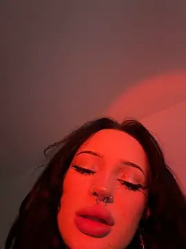 madelinexx online show from February 3, 2026, 12:10 pm