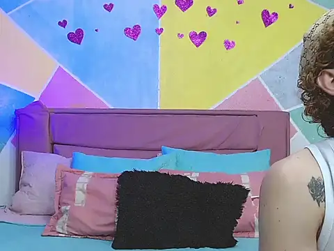 tylor boy online show from September 9, 2025, 6:40 pm