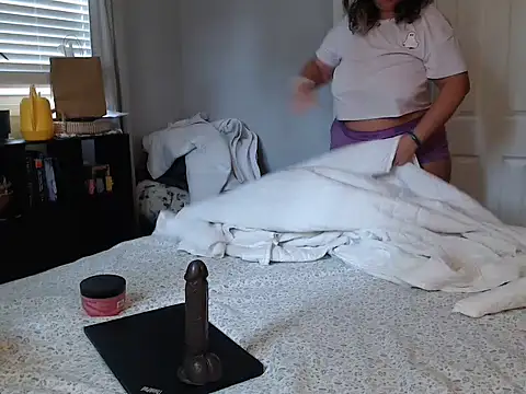 LauLauPAWG online show from October 28, 2025, 4:20 pm