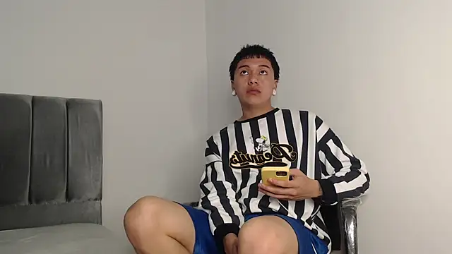 alex-lover online show from October 30, 2025, 1:40 am