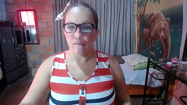 Snapshot of mom_son_dirty chatting on June 5, 2026, 2:12 pm mom son dirty online show from June 5, 2026, 2:12 pm
