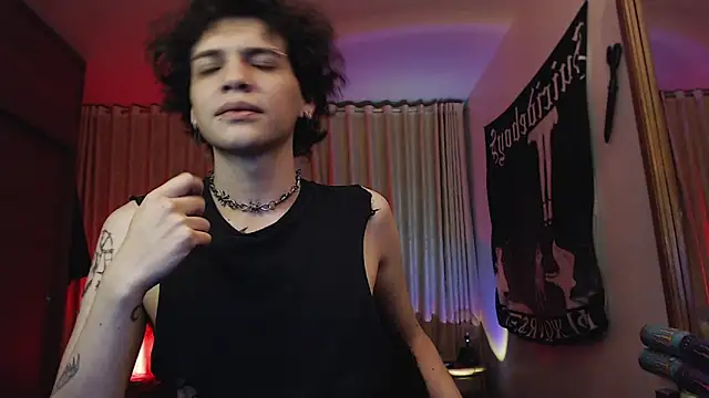 Snapshot of Soul_cursed_boy chatting on January 23, 2025, 6:06 am Soul cursed boy online show from January 23, 2025, 6:06 am