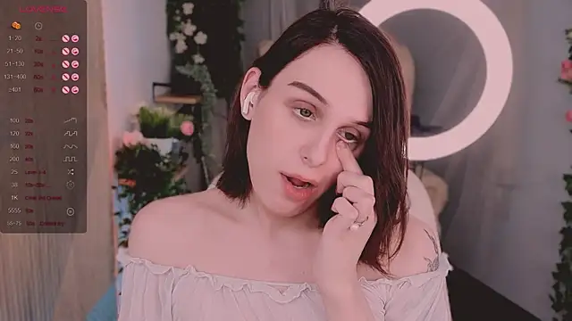  yourFoxy  online show from December 20, 2024, 5:08 pm