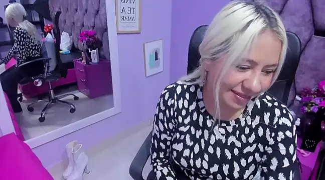 ConstansBlonde online show from December 5, 2024, 1:06 pm