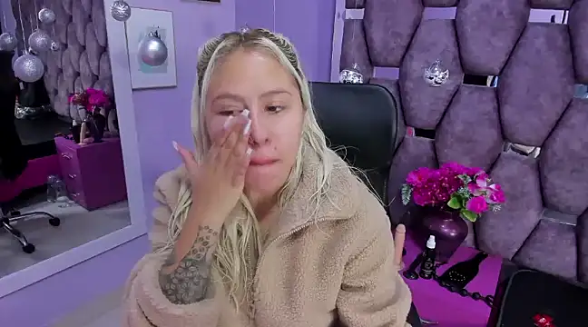 ConstansBlonde online show from December 27, 2024, 1:28 pm