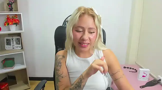 ConstansBlonde online show from February 5, 2025, 10:55 pm