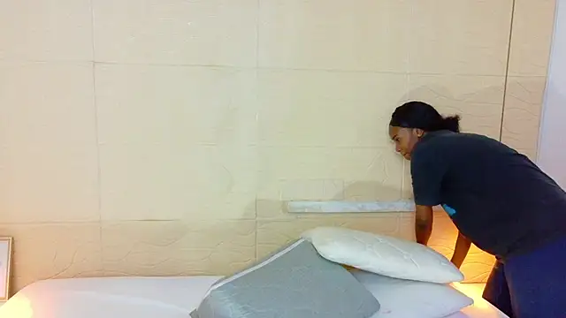 Chocolatte bar online show from December 3, 2025, 2:04 pm