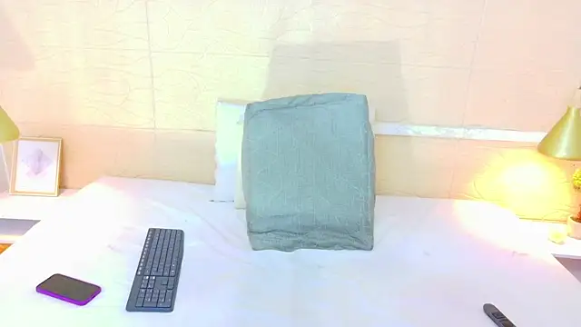 Chocolatte bar online show from January 10, 2026, 2:08 pm