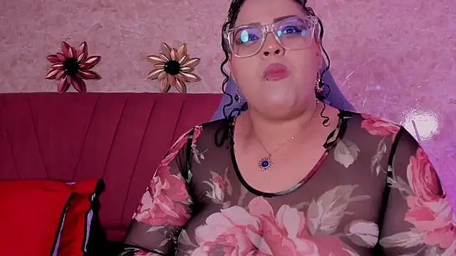 Snapshot of juli_2tyes chatting on October 24, 2025, 4:20 am juli 2tyes online show from October 24, 2025, 4:20 am