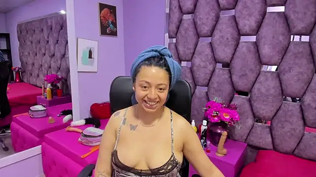 Snapshot of slut_anal_ chatting on January 13, 2025, 1:39 pm slut anal online show from January 13, 2025, 1:39 pm