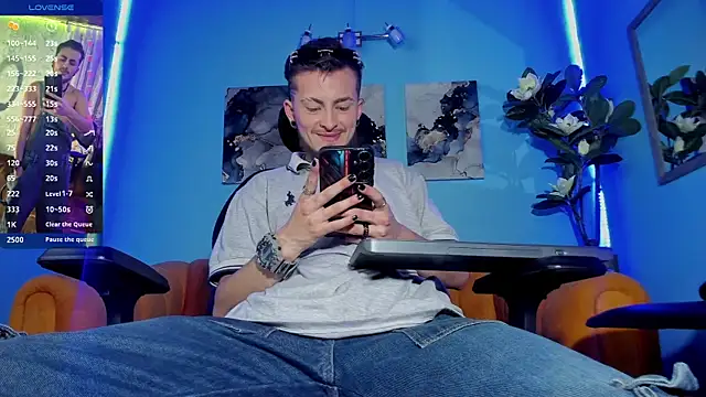  hairybeard  online show from September 20, 2025, 9:05 pm