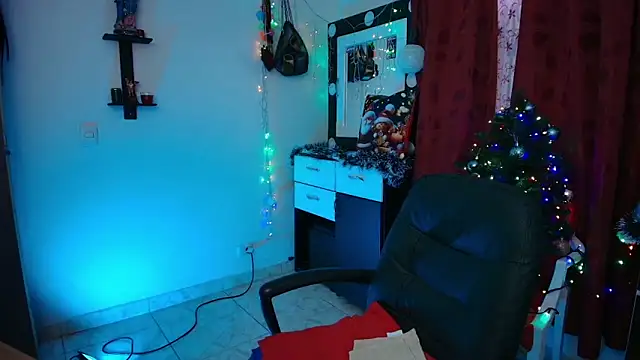 TinnaDawsom online show from December 5, 2024, 10:12 pm