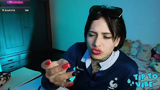 TinnaDawsom online show from December 10, 2024, 4:56 am